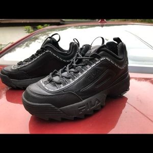 ALL BLACK CHUNKY FILAS